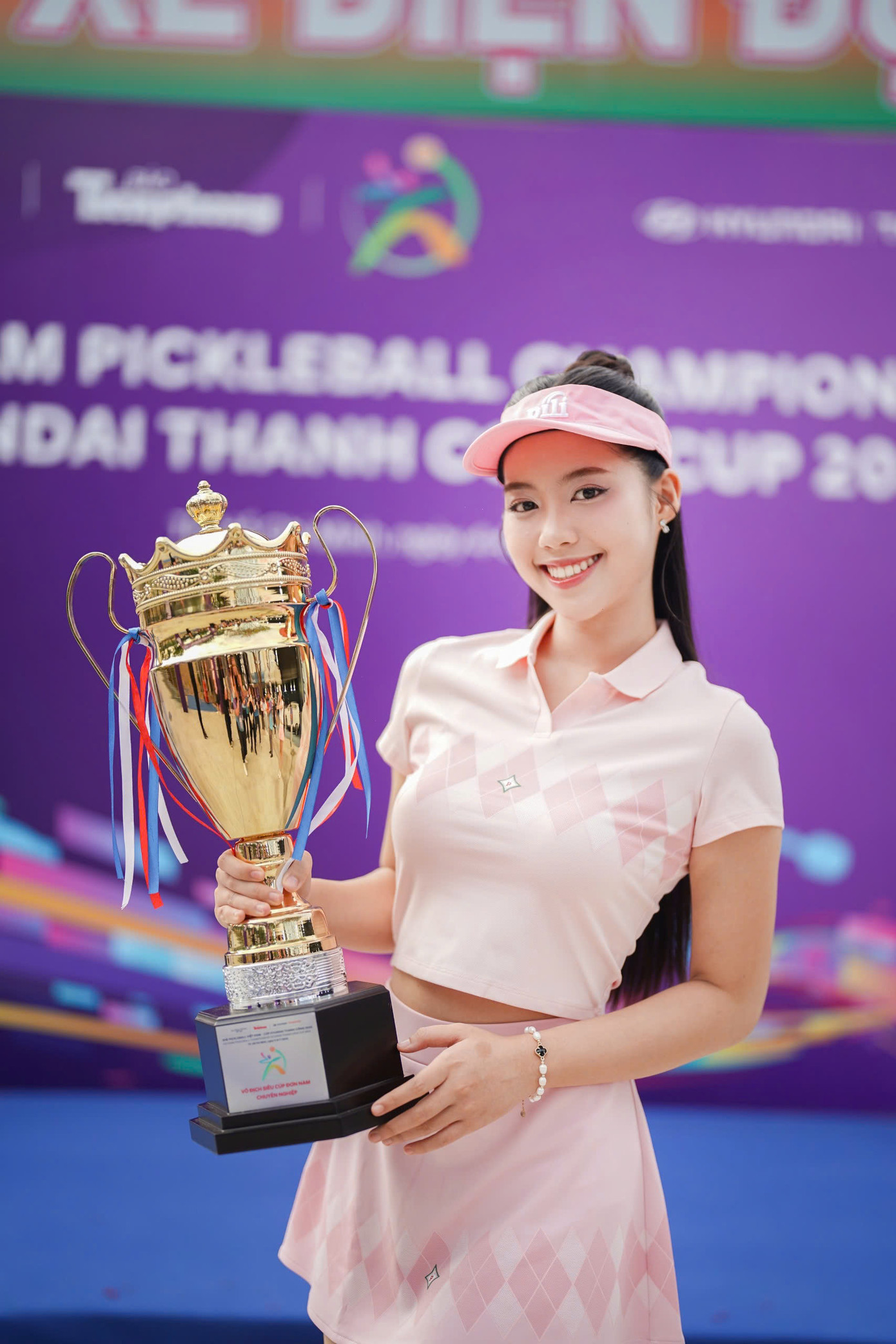 Á hậu 1 Hoa hậu Việt Nam 2024 Trần Ngọc Châu Anh. Á hậu 1 Hoa hậu Việt Nam 2024 Trần Ngọc Châu Anh.