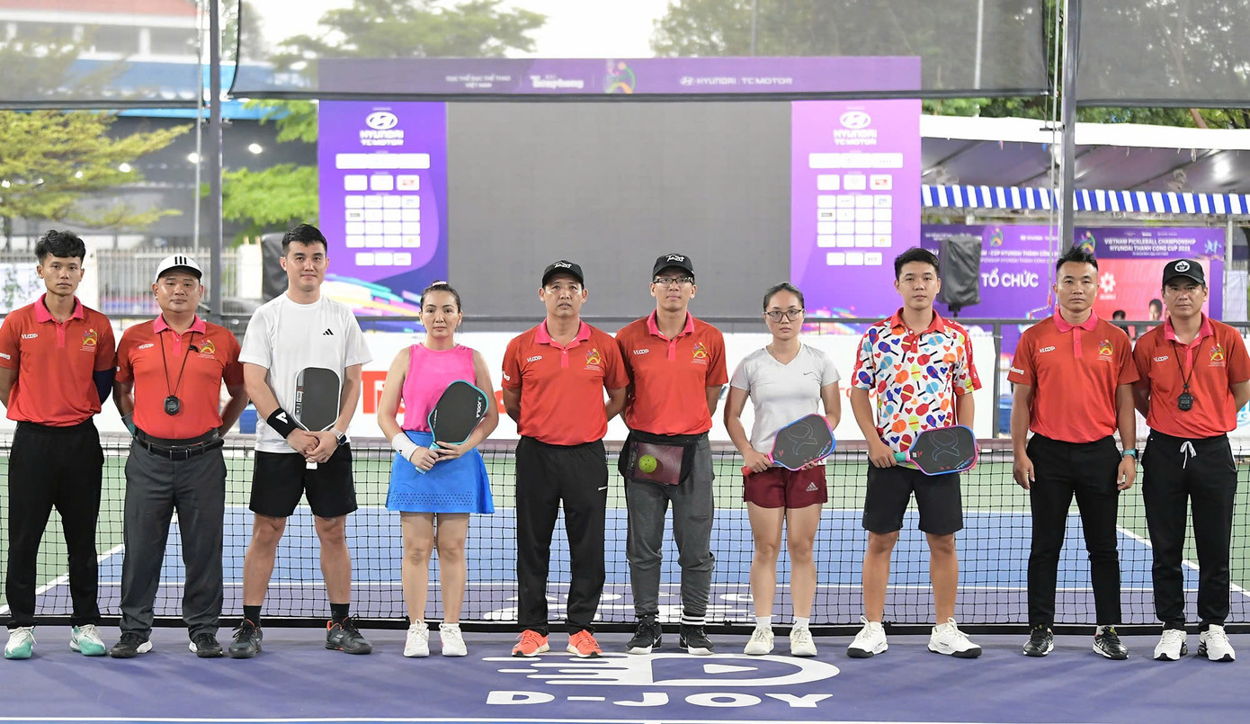 Trận siêu cúp đôi nam nữ phong trào.