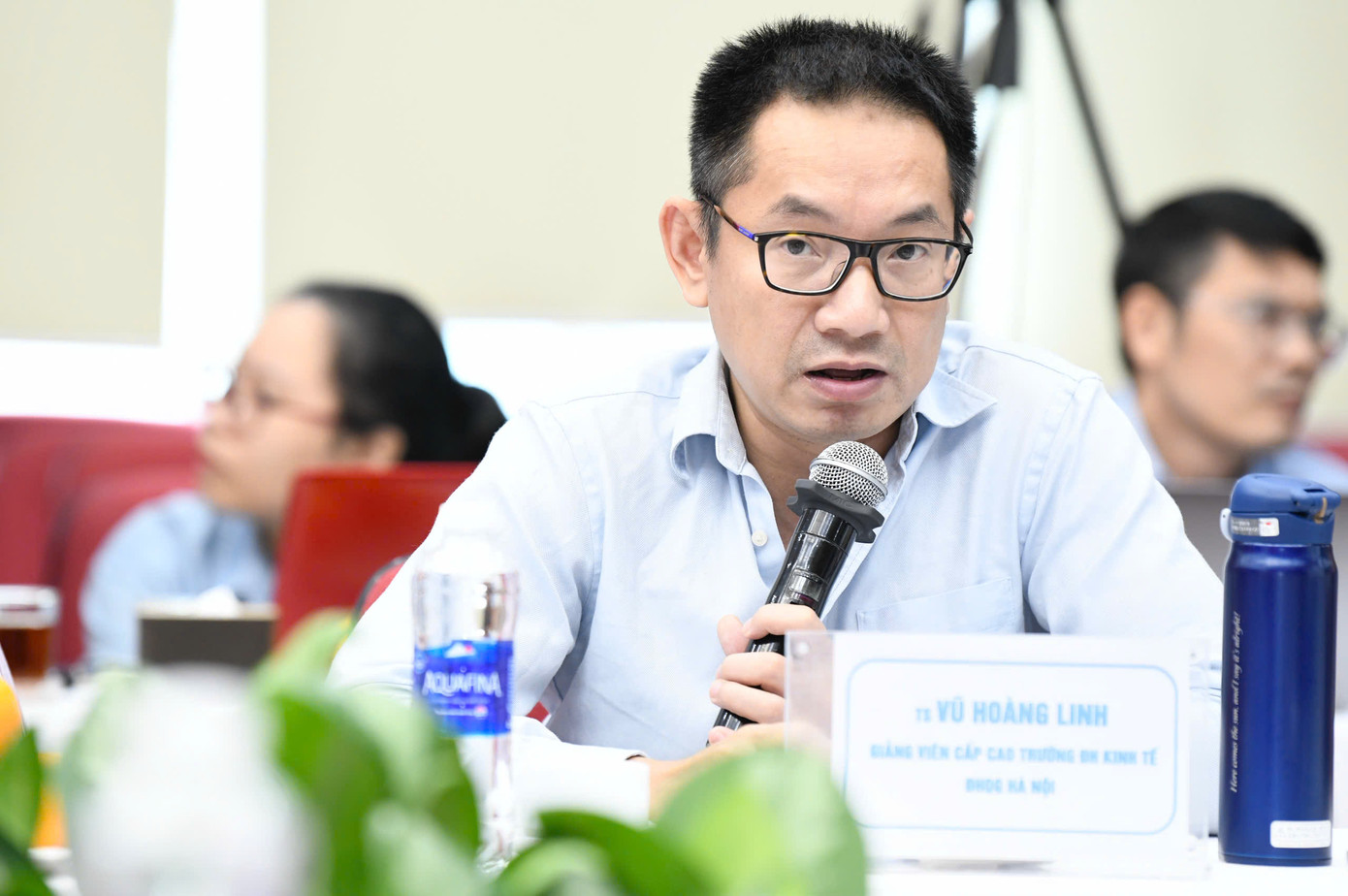 TS. Vũ Hoàng Linh - Giảng viên cấp cao Trường Đại học Kinh tế - Đại học Quốc gia Hà Nội.