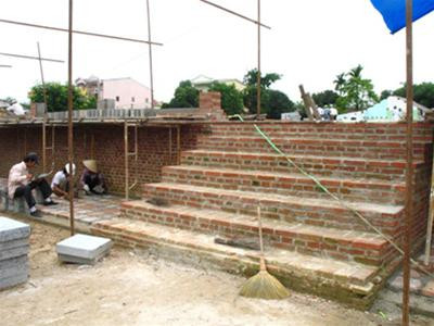 Tầng thượng Xã Tắc đang được khẩn trương phục hồi để kịp tổ chức lễ tế trong dịp Festival Huế 2008