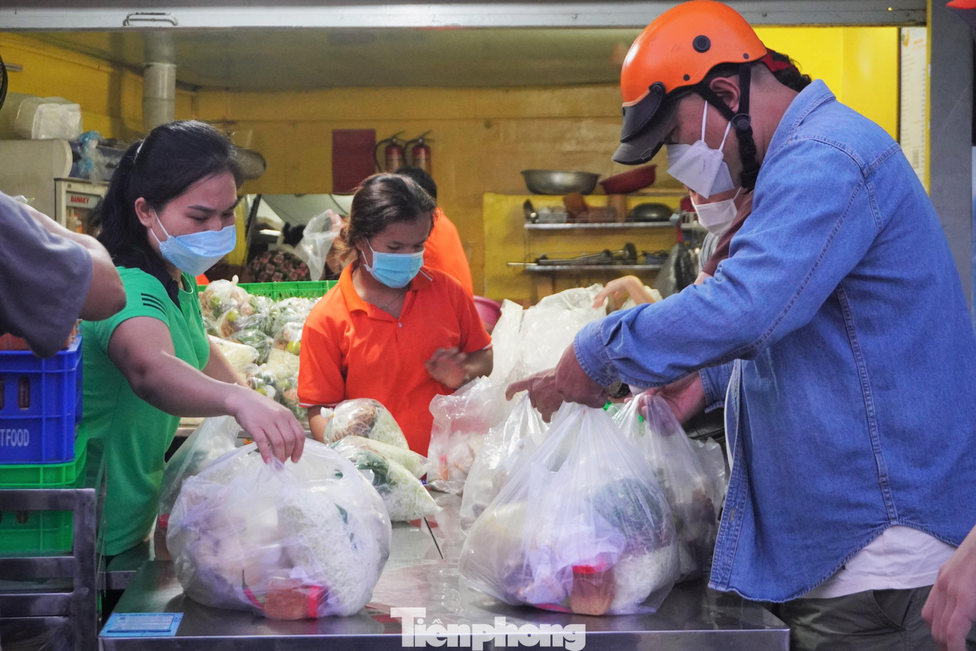 Theo phong tục người Việt, cúng mùng 3 Tết là cúng tiễn đưa ông bà ngày đầu năm, thể hiện lòng tôn kính, sự cầu mong tổ tiên ban phước lành cho hậu thế.