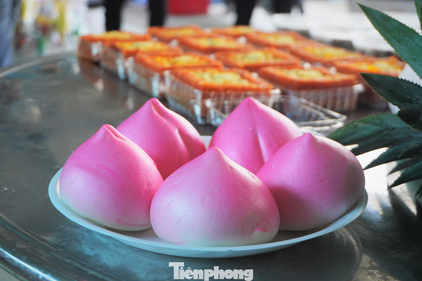 Bánh bao đào tiên trong mâm cỗ ngày Rằm với ý nghĩa mong một năm mới may mắn, nhiều tài lộc và bình an.