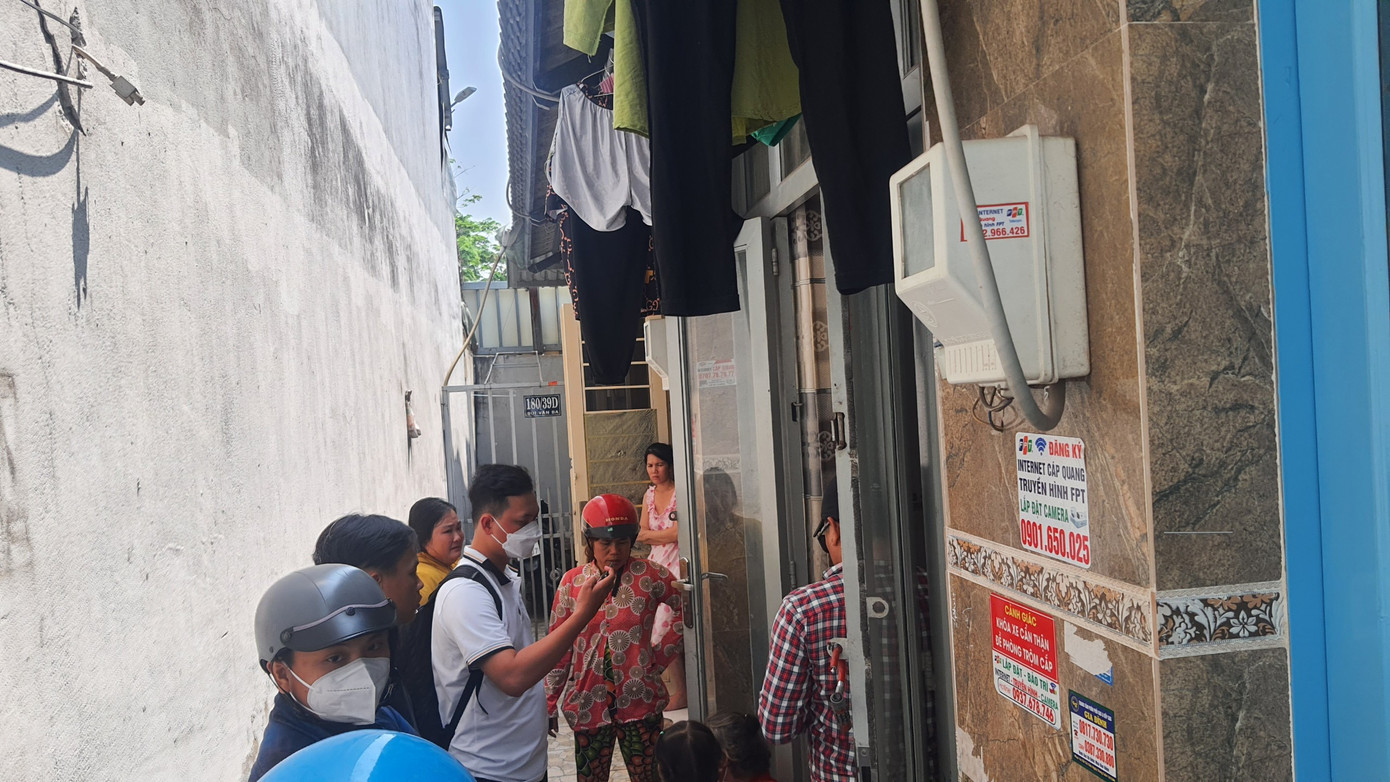 Bên ngoài căn phòng trọ nơi xảy ra vụ việc. Bên ngoài căn phòng trọ nơi xảy ra vụ việc.