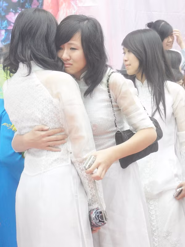 Xa nhau rồi, bạn ơi! Ảnh: Kim Nhật