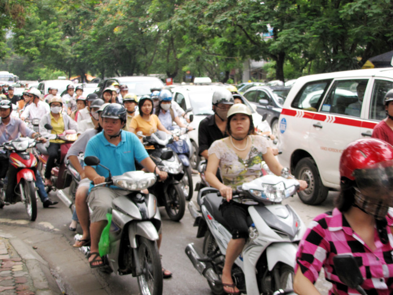 Vụ tai nạn gây ùn tắc nghiêm trọng trên tuyến đường Thái Hà suốt 1 giờ đồng hồ
