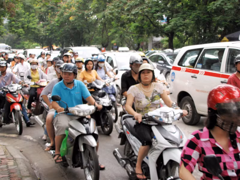 Vụ tai nạn gây ùn tắc nghiêm trọng trên tuyến đường Thái Hà suốt 1 giờ đồng hồ