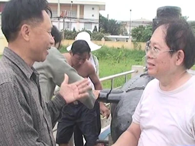 Anh An ( áo trắng)