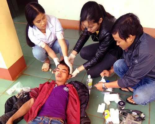 Kẻ trộm chó bị dân làng vây đánh ngất xỉu ảnh 2