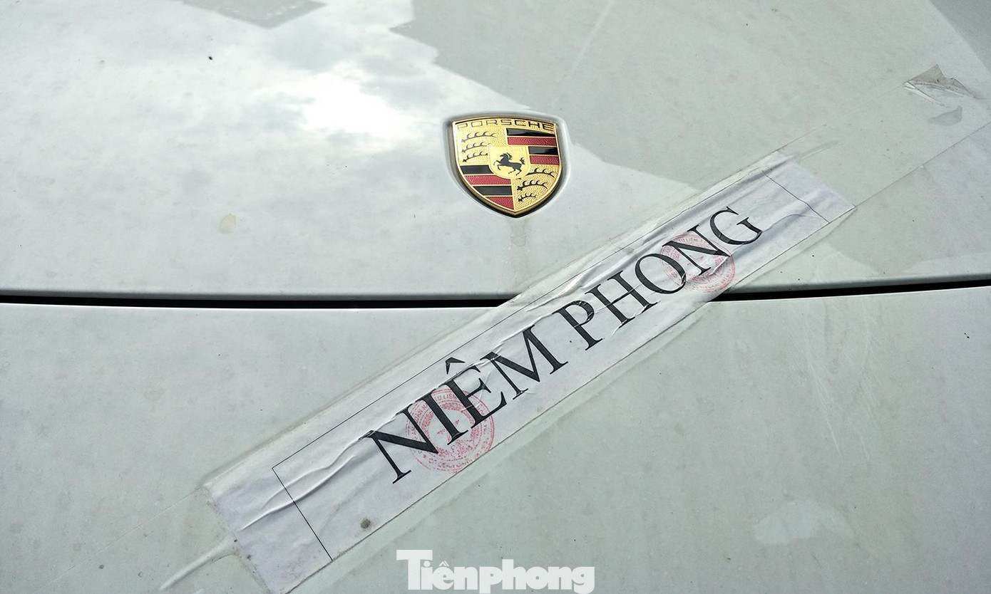 Sau đó, tiền ảo được các đối tượng chuyển thành tiền thật bằng cách nạp vào sim 0 đồng để bán cho các đại lý để hưởng tiền chênh lệch và rút từ các cây ATM. Sau đó, tiền ảo được các đối tượng chuyển thành tiền thật bằng cách nạp vào sim 0 đồng để bán cho các đại lý để hưởng tiền chênh lệch và rút từ các cây ATM.