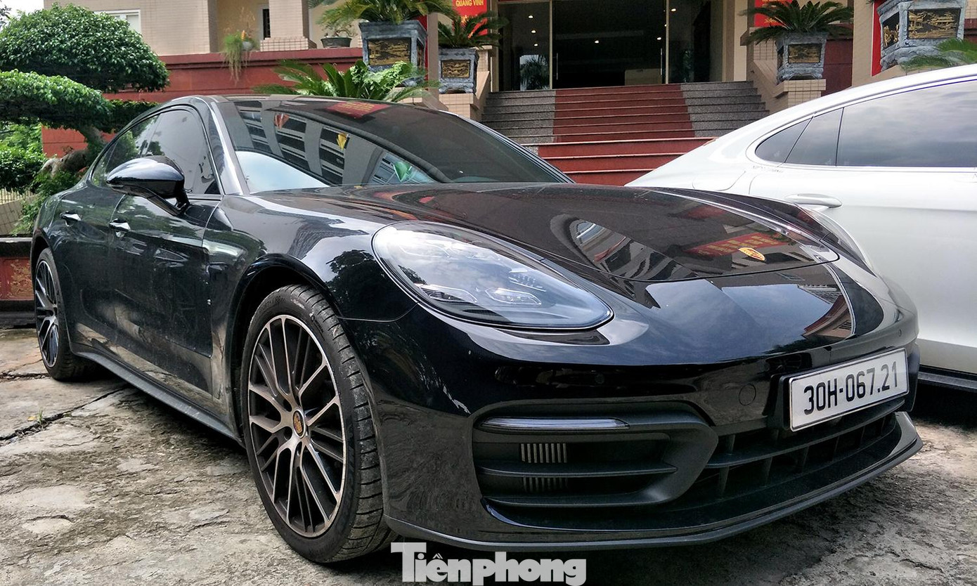 Chiếc Porscher trị giá tiền tỷ. Chiếc Porscher trị giá tiền tỷ.