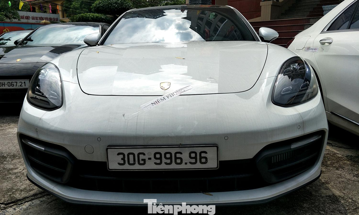 Số tiền các đối tượng thu được từ việc đánh bạc sử dụng để chi tiêu cá nhân và mua những chiếc xe hạng sang. Số tiền các đối tượng thu được từ việc đánh bạc sử dụng để chi tiêu cá nhân và mua những chiếc xe hạng sang.