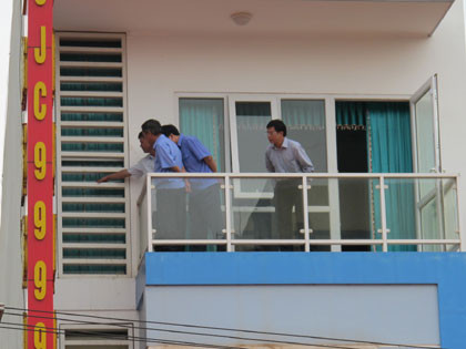 Những bí ẩn xung quanh vụ thảm sát ở tiệm vàng Ngọc Bích đang dần được hé lộ. Những bí ẩn xung quanh vụ thảm sát ở tiệm vàng Ngọc Bích đang dần được hé lộ