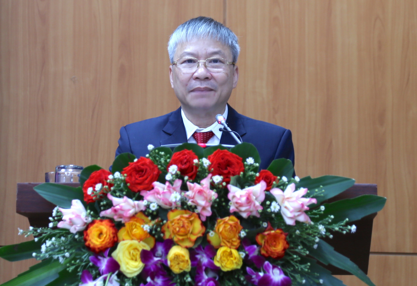 Ông Nguyễn Đức Dũng - Chủ tịch HĐND tỉnh Quảng Nam khai mạc kỳ họp. Ảnh: Hoài Văn Ông Nguyễn Đức Dũng - Chủ tịch HĐND tỉnh Quảng Nam khai mạc kỳ họp. Ảnh: Hoài Văn