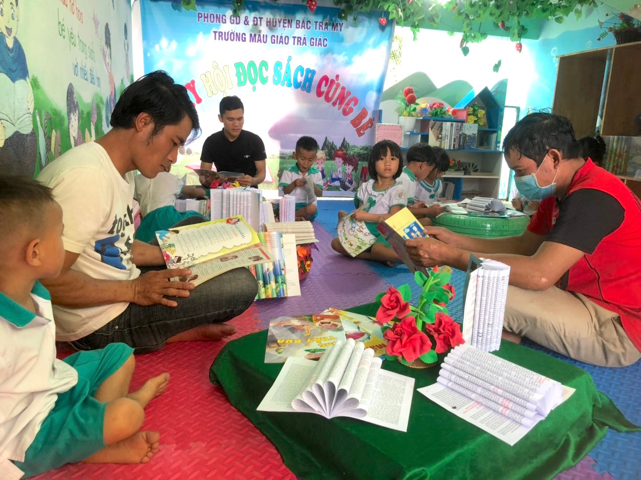 Lồng ghép tuyên truyền bình đẳng giới cho học sinh. Lồng ghép tuyên truyền bình đẳng giới cho học sinh.