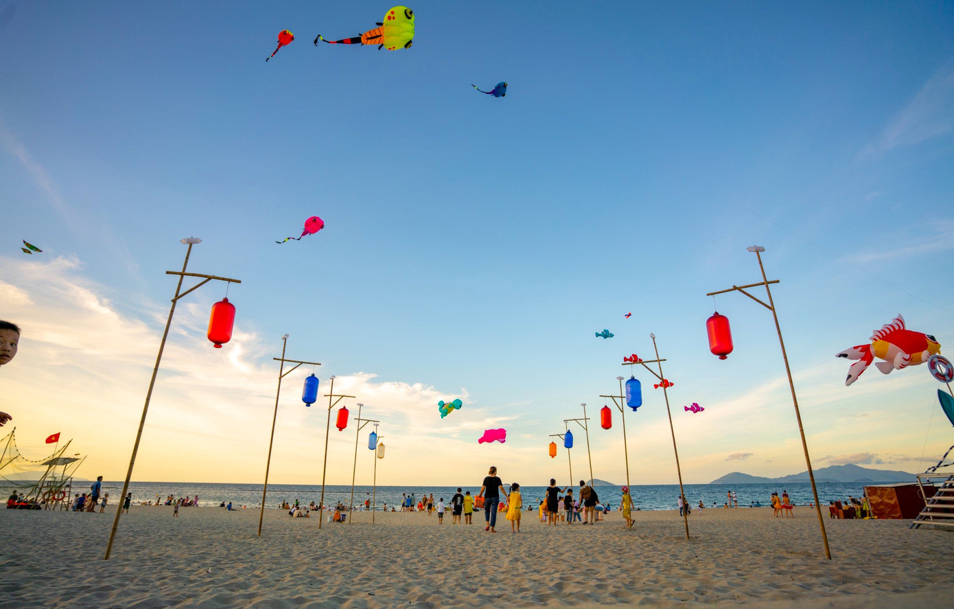 Festival biển “Hội An - Cảm xúc mùa hè”. Festival biển “Hội An - Cảm xúc mùa hè”.