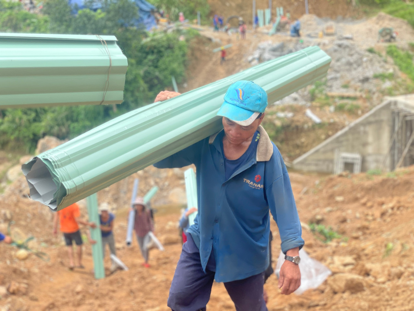 Vượt qua những cung đường núi dốc