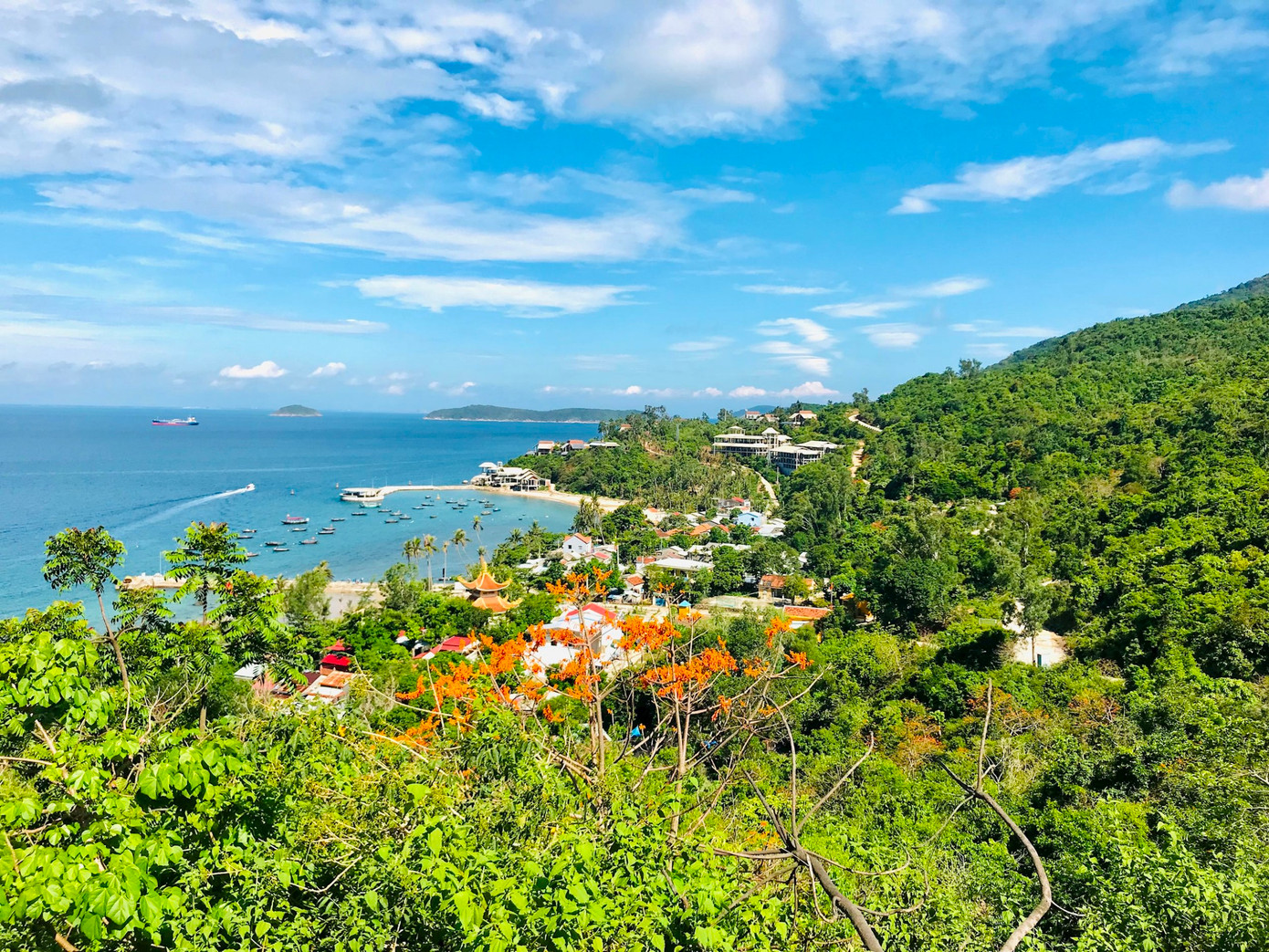 Cù Lao Chàm - Hội An trở thành điểm đến hấp dẫn du khách.