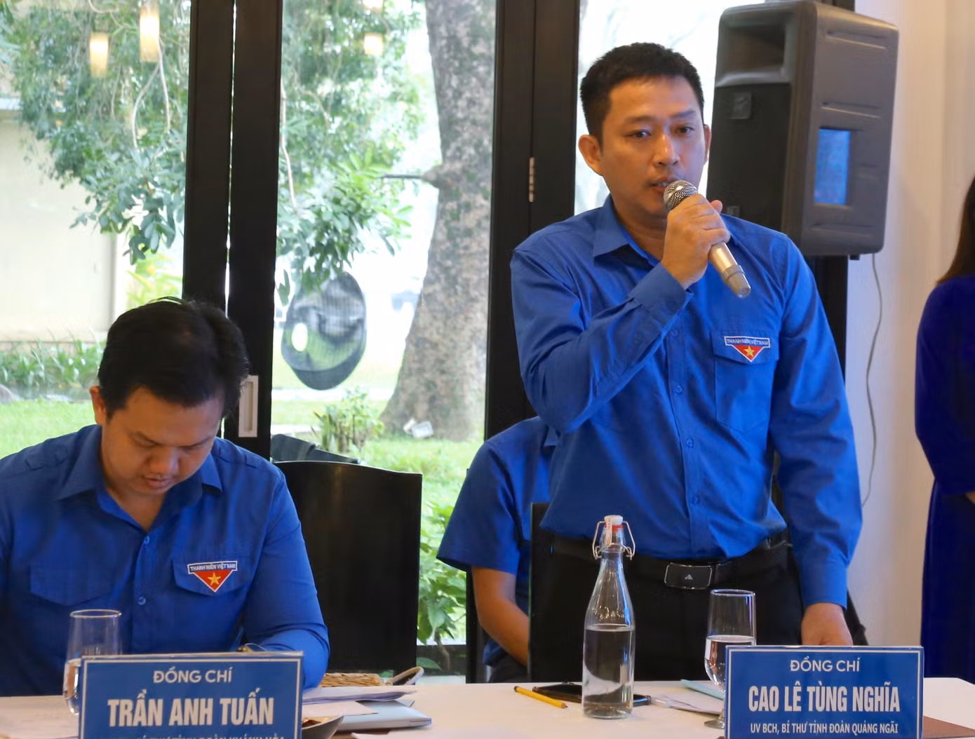 Hội nghị nhìn thẳng những hạn chế, khó khăn, tìm cách tháo gỡ. Hội nghị nhìn thẳng những hạn chế, khó khăn, tìm cách tháo gỡ.