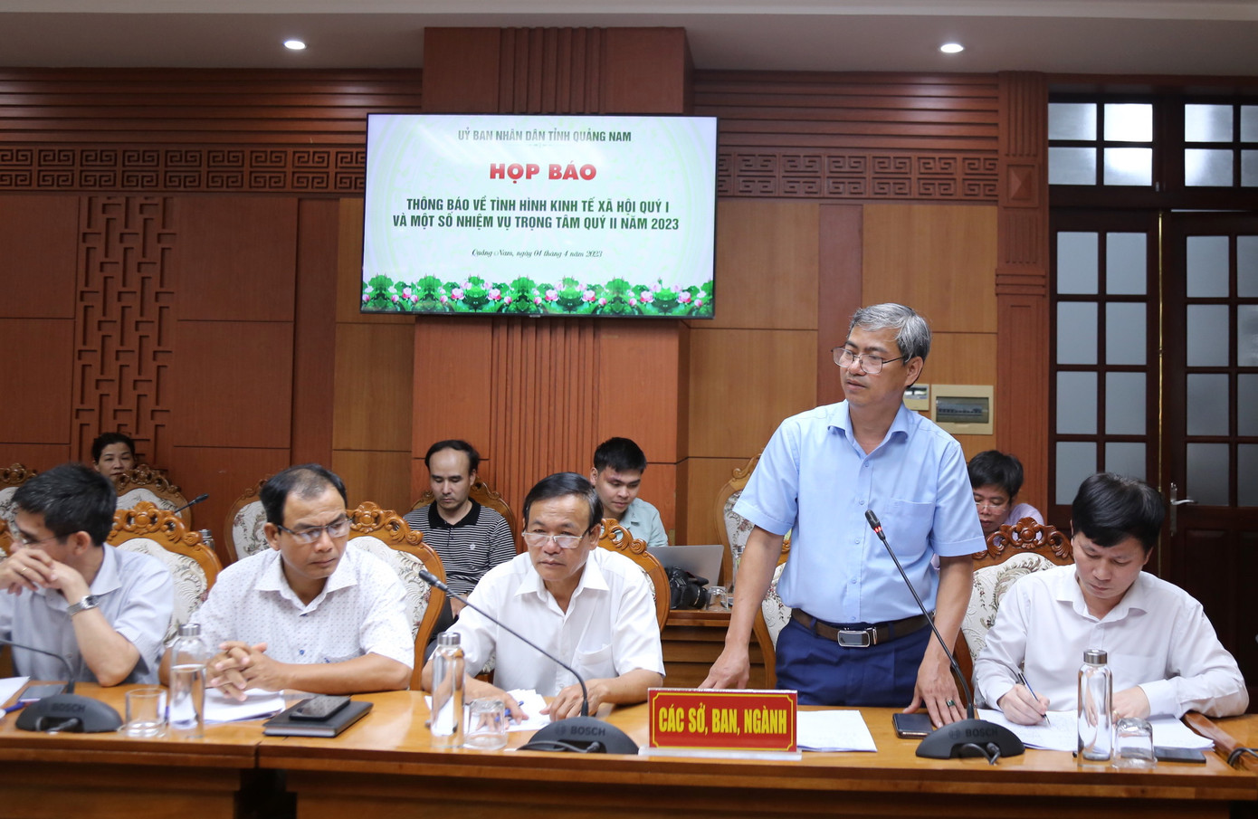 Ông Nguyễn Hưng - Phó Giám đốc Sở KH&ĐT - trả lời câu hỏi của PV tại cuộc họp báo. Ông Nguyễn Hưng - Phó Giám đốc Sở KH&ĐT - trả lời câu hỏi của PV tại cuộc họp báo.