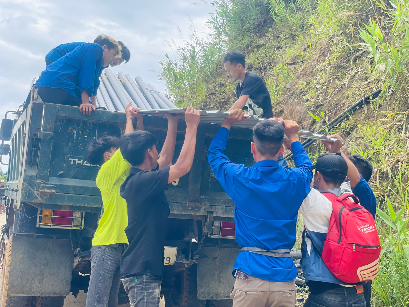 Vất vả nhưng ai cũng vui, chung tay cùng làm.