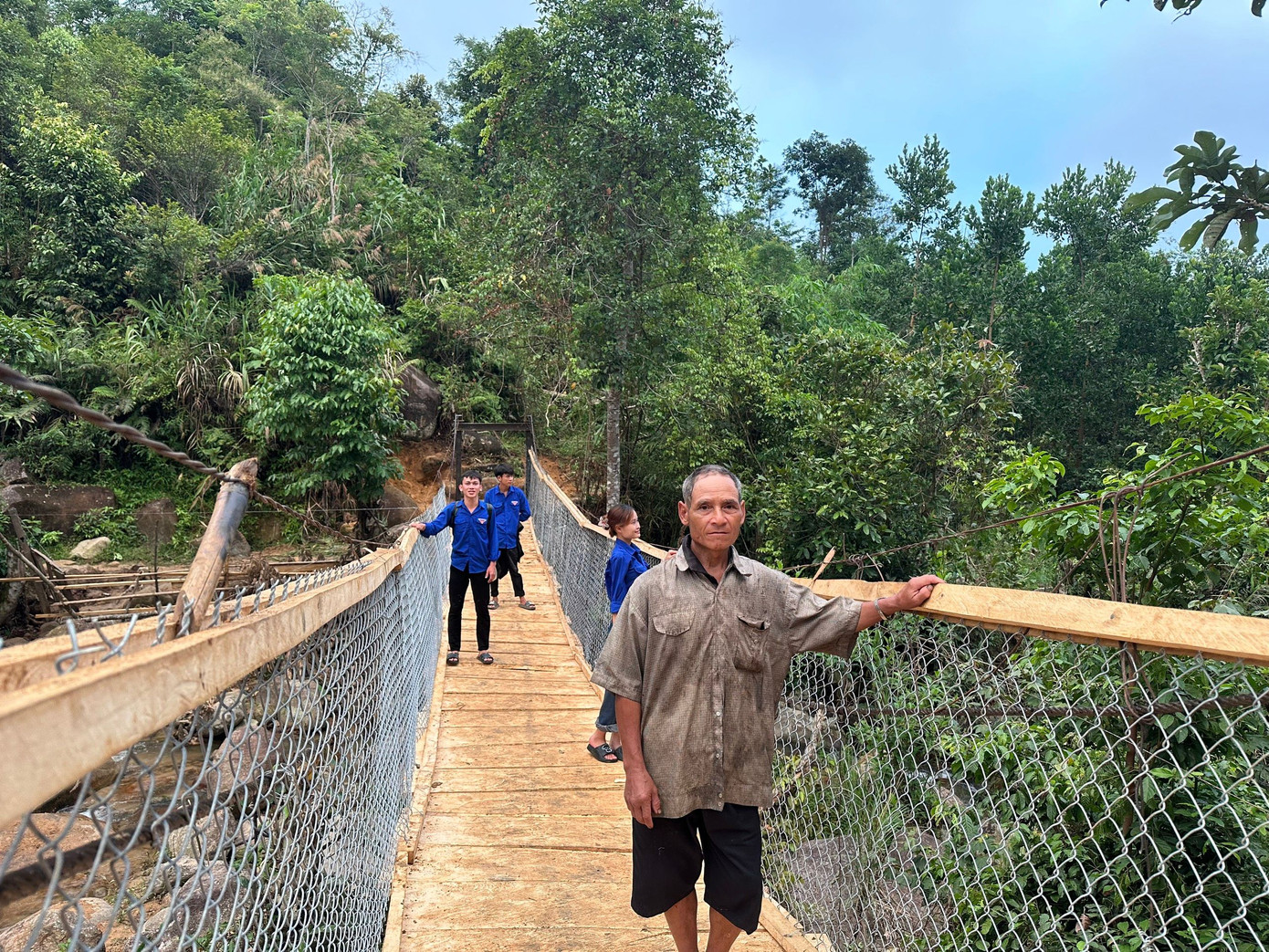 Công trình cầu treo dân sinh thôn 3A, xã Trà Vinh, huyện Nam Trà My (Quảng Nam) do các bạn trẻ Huyện Đoàn Thăng Bình và nhóm thiện nguyện Phan Đức thực hiện vừa được khánh thành, xóa nỗi sợ cô lập mùa mưa lũ của bà con.