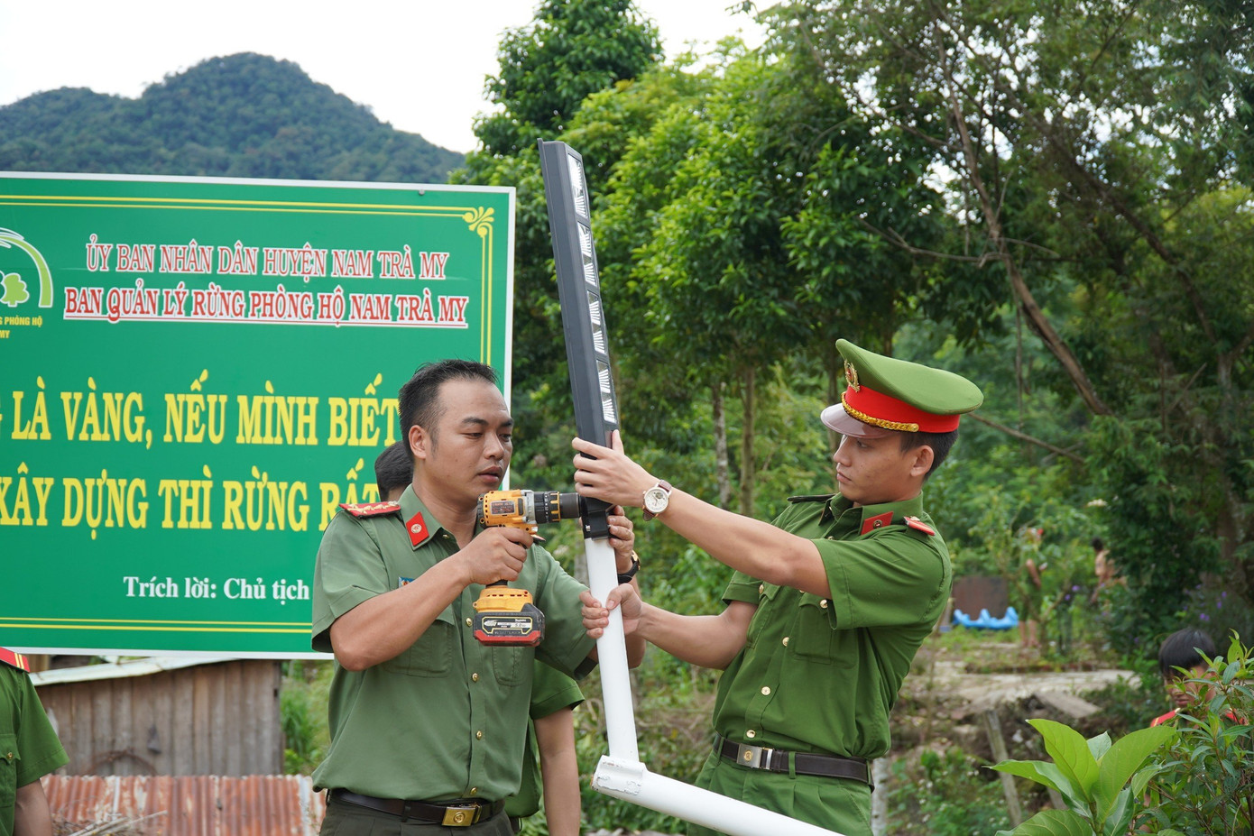 ĐVTN khối lực lượng vũ trang với nhiều hoạt động ý nghĩa tại xã vùng cao Trà Nam, huyện Nam Trà My. ĐVTN khối lực lượng vũ trang với nhiều hoạt động ý nghĩa tại xã vùng cao Trà Nam, huyện Nam Trà My.