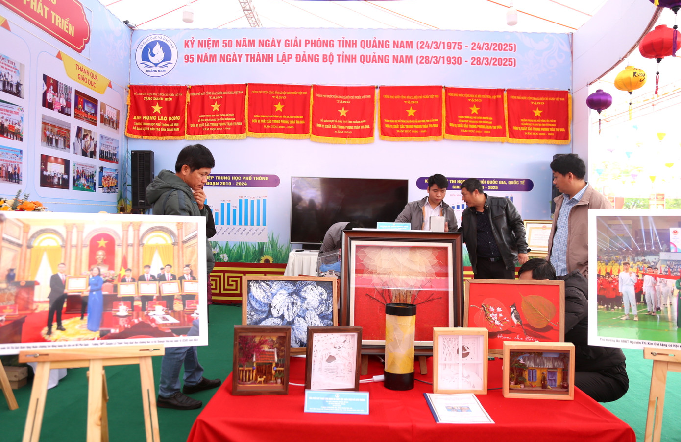 Hình ảnh ấn tượng tại Triển lãm, trưng bày các thành tựu kinh tế - xã hội, quốc phòng, an ninh; giới thiệu sản phẩm đặc trưng, sản phẩm OCOP.