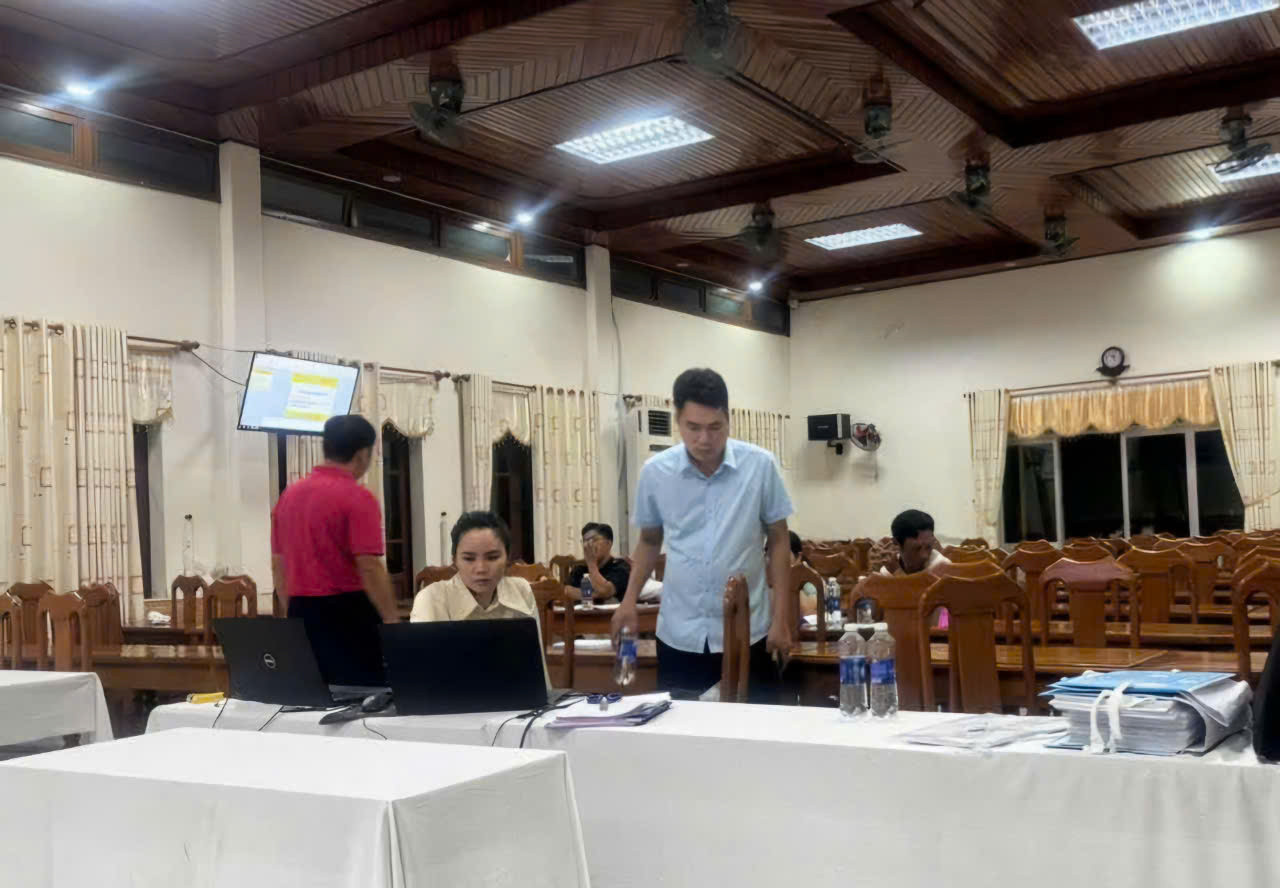 Phiên đấu giá trải qua 200 vòng đấu, đến 4h sáng hôm sau mới kết thúc.