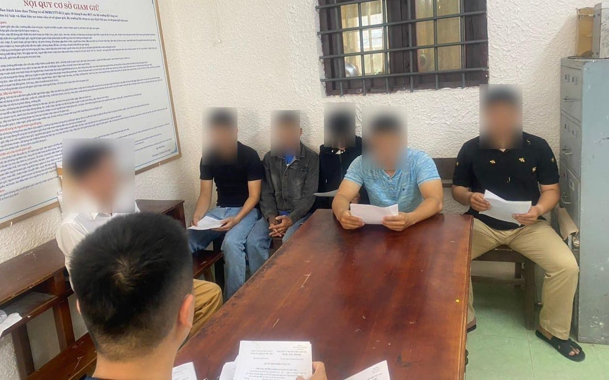 Các đối tượng bị khởi tố, bắt tạm giam điều tra tội "Truyền bá văn hóa phẩm đồi trụy". Ảnh CA