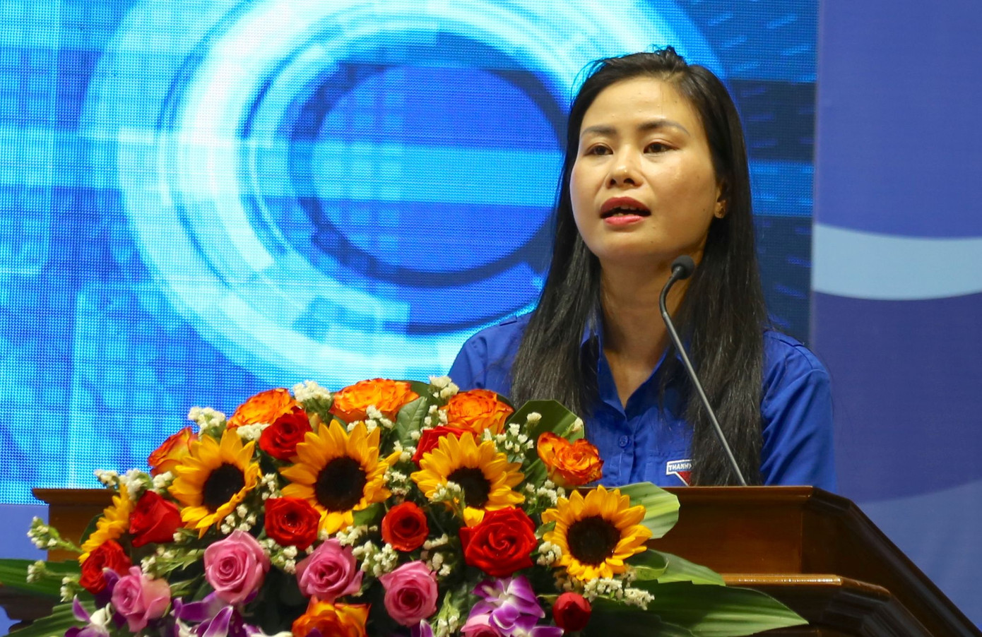 Chị Đặng Thị Bảo Trinh phát biểu đề dẫn tại Diễn đàn. Chị Đặng Thị Bảo Trinh phát biểu đề dẫn tại Diễn đàn.