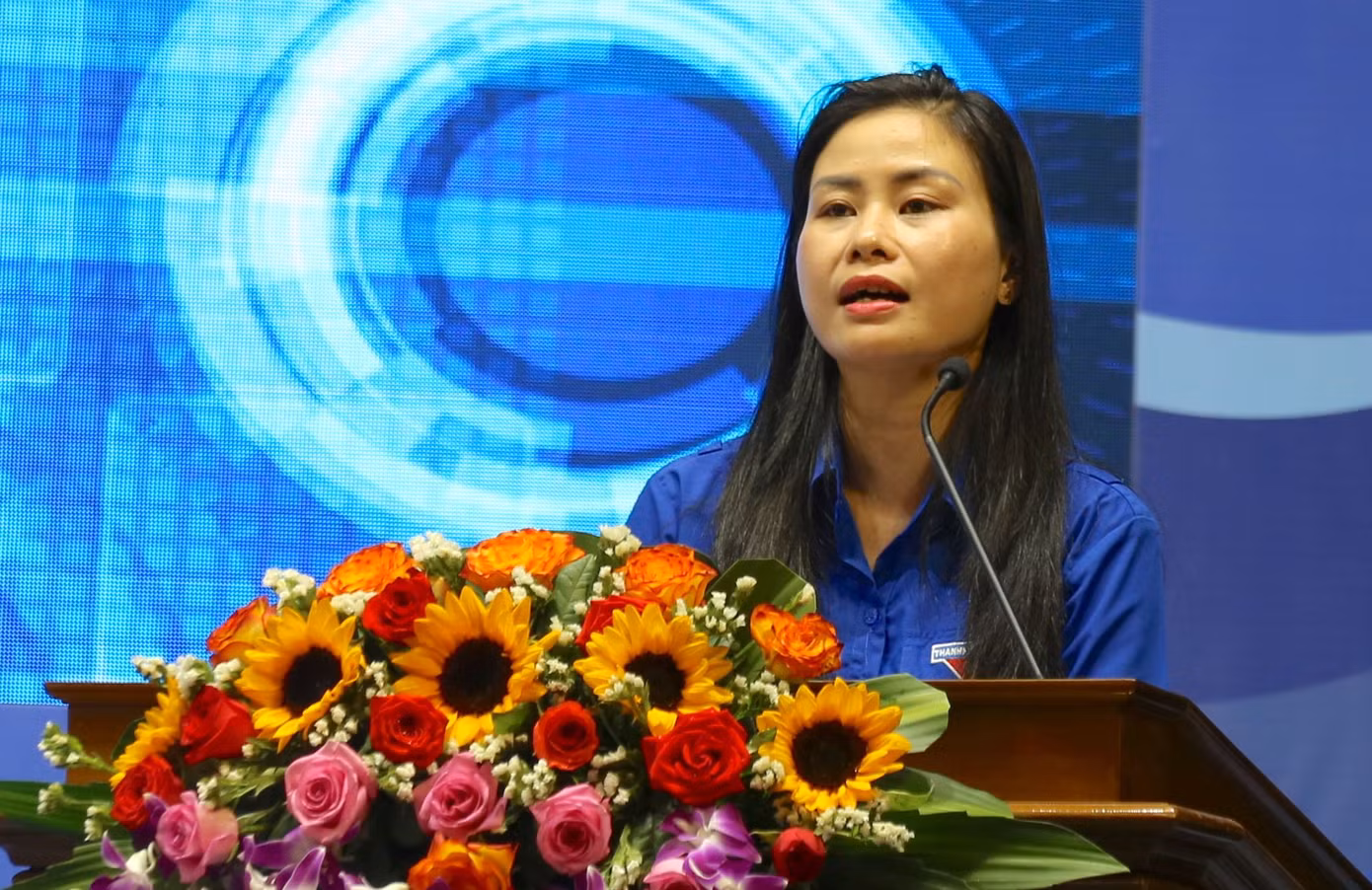 Chị Đặng Thị Bảo Trinh phát biểu đề dẫn tại Diễn đàn. Chị Đặng Thị Bảo Trinh phát biểu đề dẫn tại Diễn đàn.