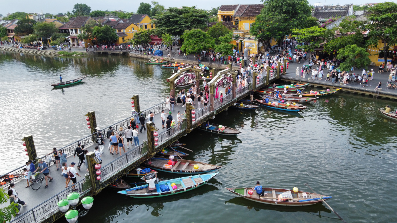 Theo Trung tâm Văn hóa, Thể thao - Truyền thanh, truyền hình TP Hội An trong ngày 29/4 có khoảng 6.000 du khách mua vé tham quan.