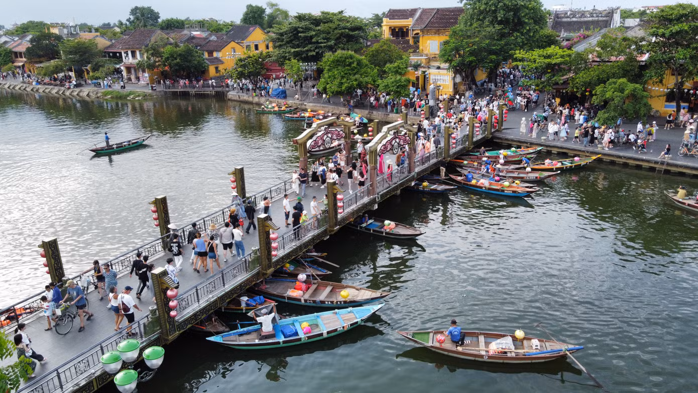 Theo Trung tâm Văn hóa, Thể thao - Truyền thanh, truyền hình TP Hội An trong ngày 29/4 có khoảng 6.000 du khách mua vé tham quan.