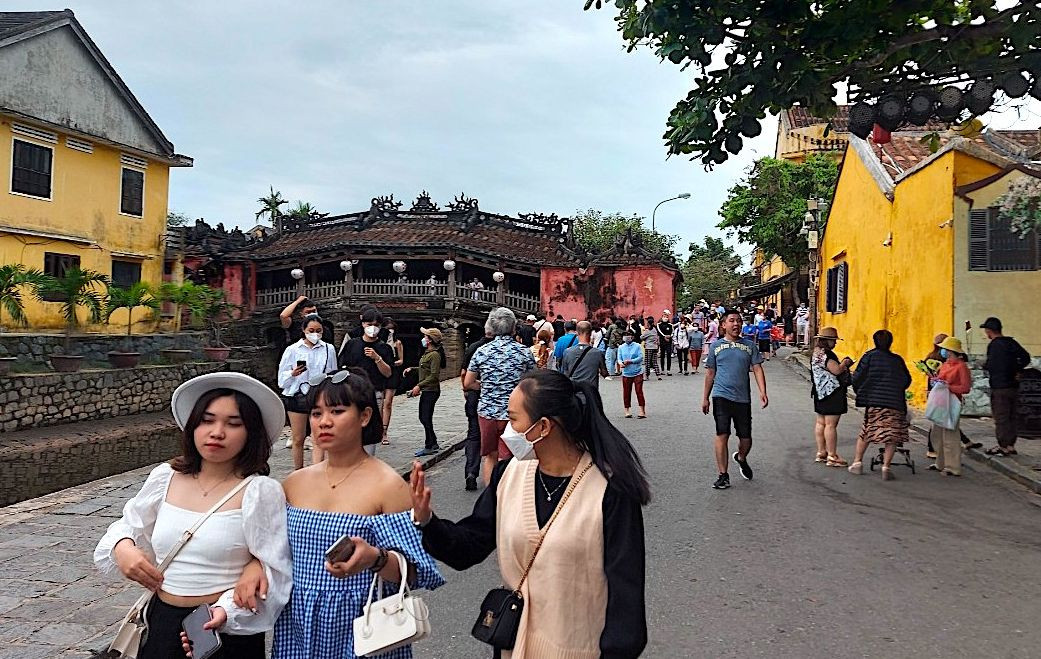 Khi phương án được triển khai, du khách vào khu phố cổ Hội An bắt buộc phải mua vé tham quan. Ảnh Hoài Văn