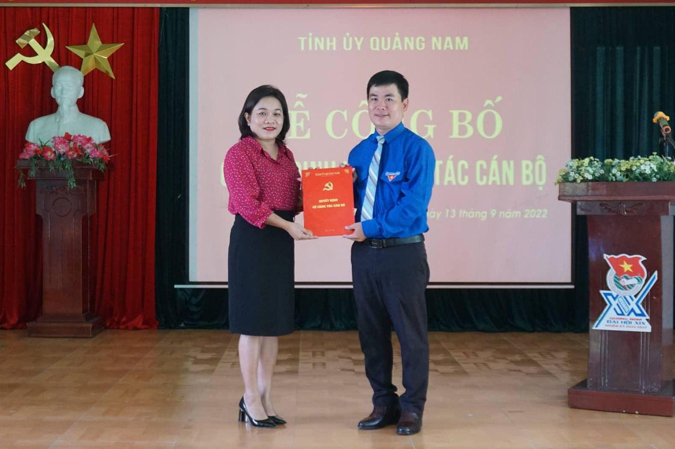 Anh Lê Quang Quỳnh nhận quyết định điều động giữ chức vụ Phó trưởng ban Dân vận Tỉnh uỷ. Anh Lê Quang Quỳnh nhận quyết định điều động giữ chức vụ Phó trưởng ban Dân vận Tỉnh uỷ.