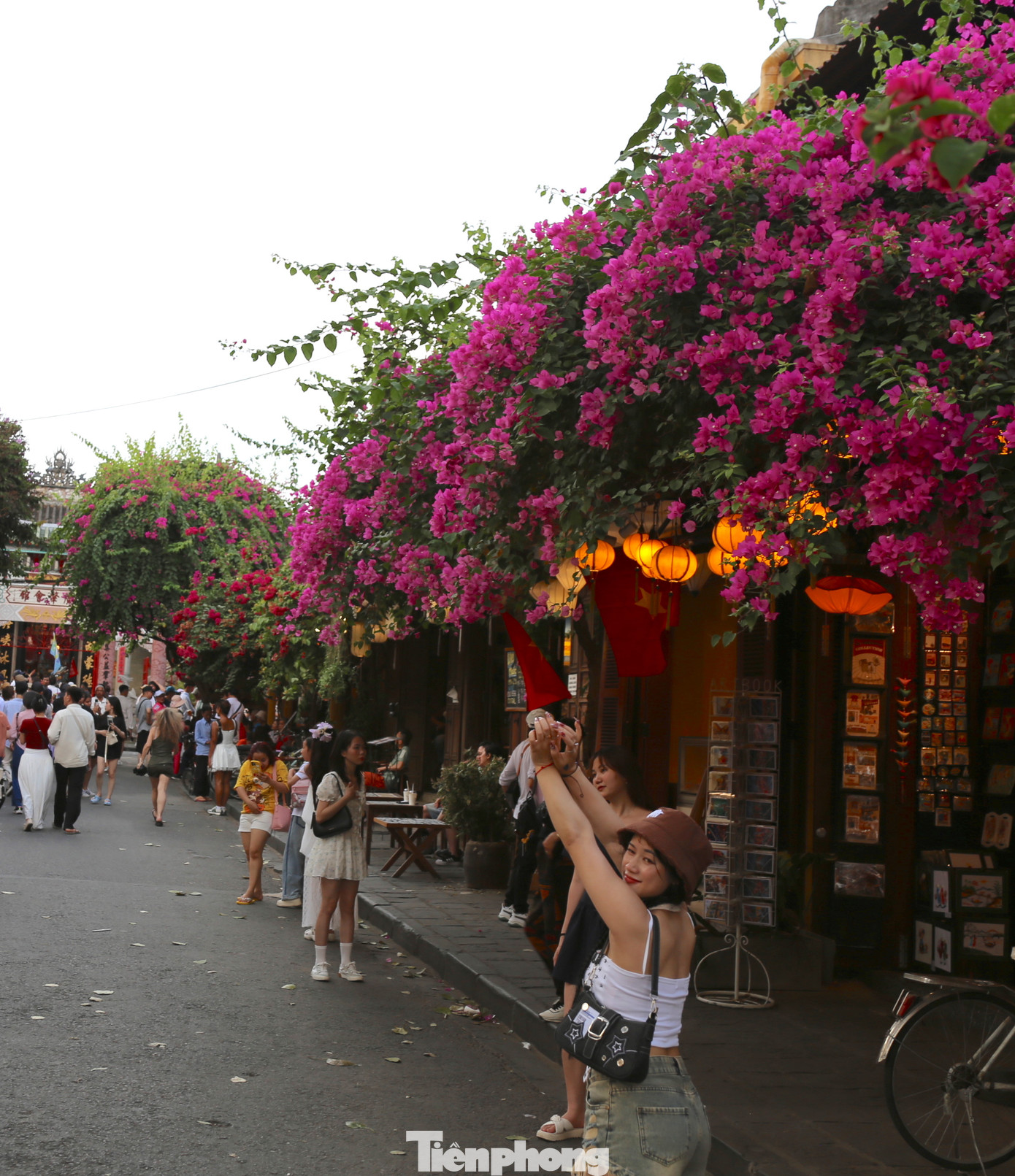 Khung hình cực chill cho bạn trẻ với chuyến du lịch đáng nhớ đến Hội An vào mùa hè. Khung hình cực chill cho bạn trẻ với chuyến du lịch đáng nhớ đến Hội An vào mùa hè.