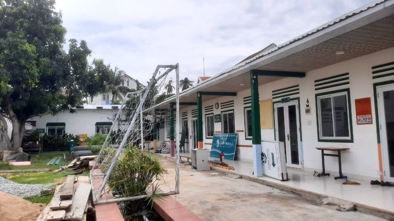 Mặt bằng Trường TH, THCS, THPT Quốc tế Chồi Xanh thuê để hoạt động, nay hết hạn nên bên cho thuê lấy lại và tháo dỡ.