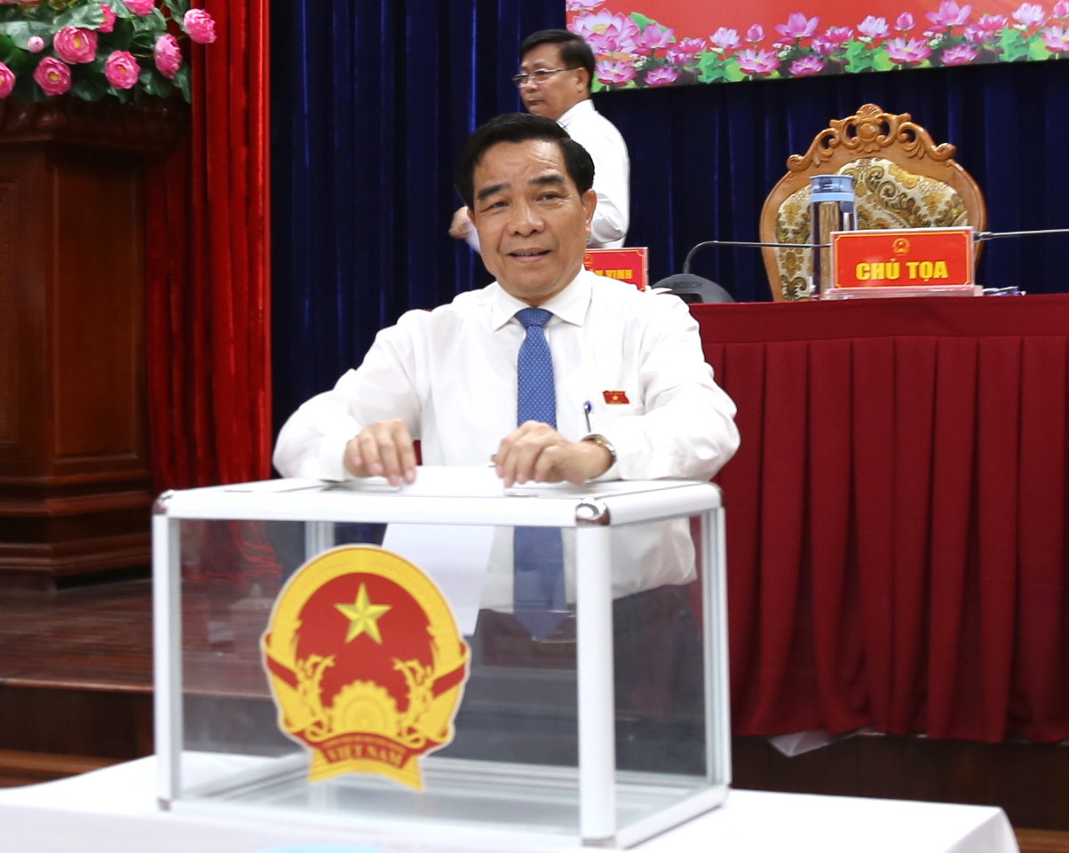 Ông Lê Văn Dũng được bầu làm Chủ tịch UBND tỉnh Quảng Nam. Ảnh: Hoài Văn Ông Lê Văn Dũng được bầu làm Chủ tịch UBND tỉnh Quảng Nam. Ảnh: Hoài Văn