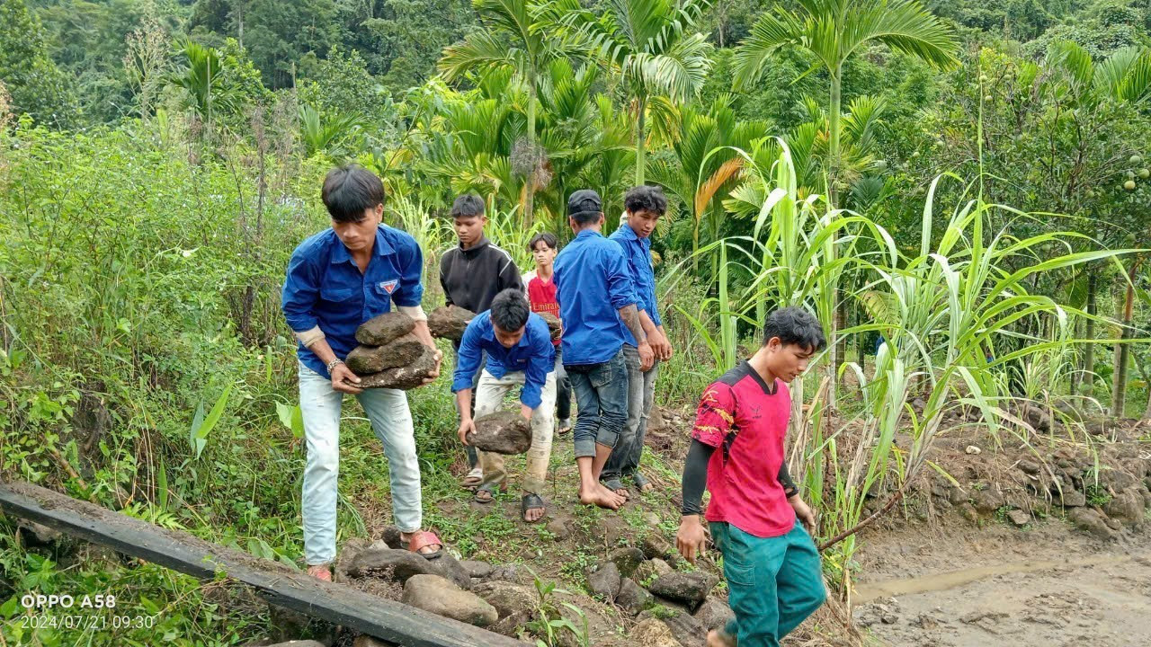 ĐVTN nạo vét kênh mương, phát dọn các tuyến đường thanh niên tự quản ĐVTN nạo vét kênh mương, phát dọn các tuyến đường thanh niên tự quản