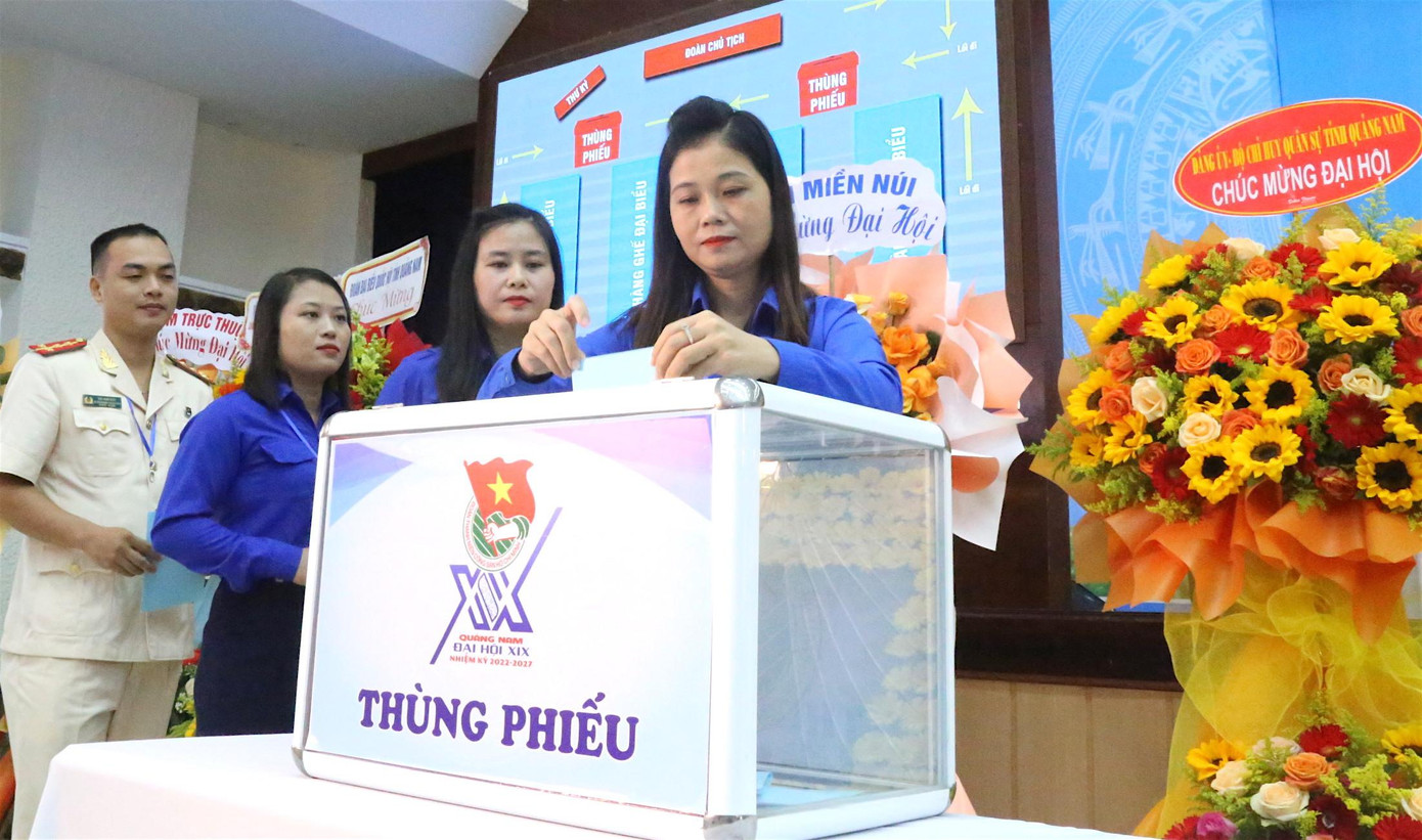 Đại biểu bỏ phiếu bầu Ban chấp hành Tỉnh Đoàn Quảng Nam nhiệm kỳ 2022- 2027. Đại biểu bỏ phiếu bầu Ban chấp hành Tỉnh Đoàn Quảng Nam nhiệm kỳ 2022- 2027.