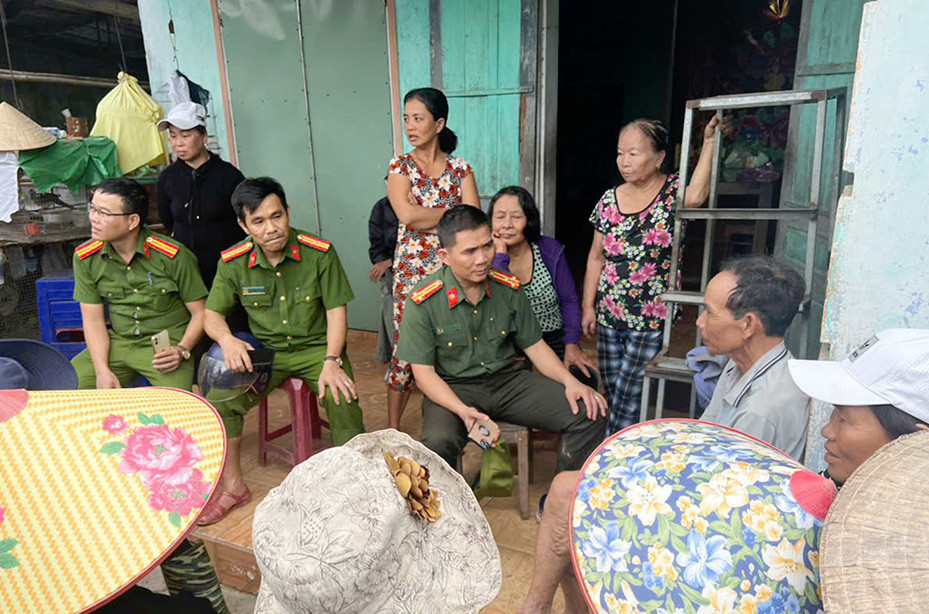 Cụ ông 74 tuổi được tìm thấy sau 17 giờ đi lạc trong rừng.