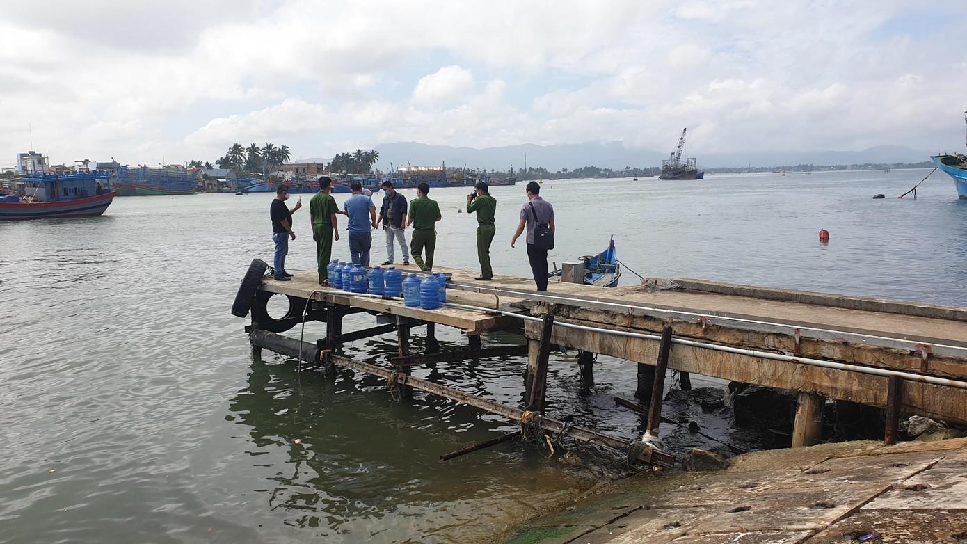 Hiện trường nơi bé gái 5 tuổi bị ném xuống sông tử vong. Hiện trường nơi bé gái 5 tuổi bị ném xuống sông tử vong.