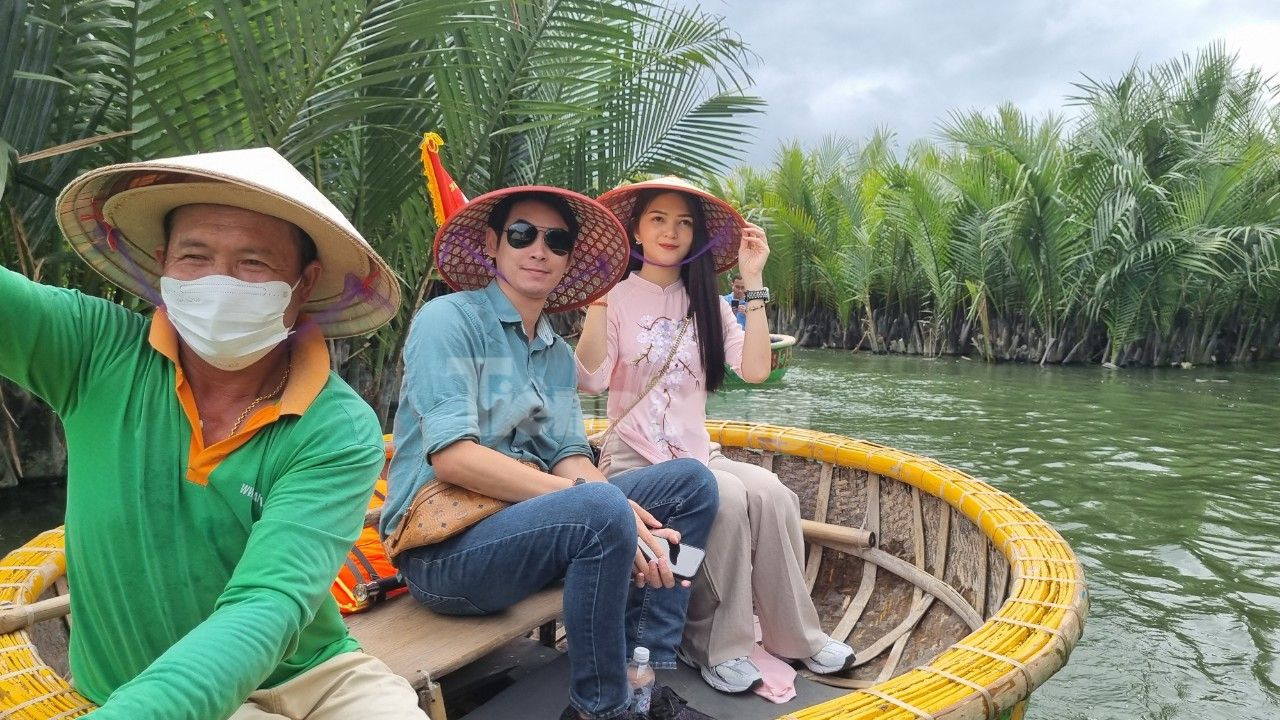 Ghi nhận của PV, hàng ngàn du khách đổ về các điểm du lịch Hội An, trong đó một trong những điểm hút khách là rừng dừa Bảy Mẫu. Ghi nhận của PV, hàng ngàn du khách đổ về các điểm du lịch Hội An, trong đó một trong những điểm hút khách là rừng dừa Bảy Mẫu.