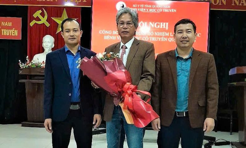 Ông Ngô Ngọc Toàn được bổ nhiệm lại chức vụ Giám đốc Bệnh viện Y học Cổ truyền tỉnh Quảng Nam. Ông Ngô Ngọc Toàn được bổ nhiệm lại chức vụ Giám đốc Bệnh viện Y học Cổ truyền tỉnh Quảng Nam.