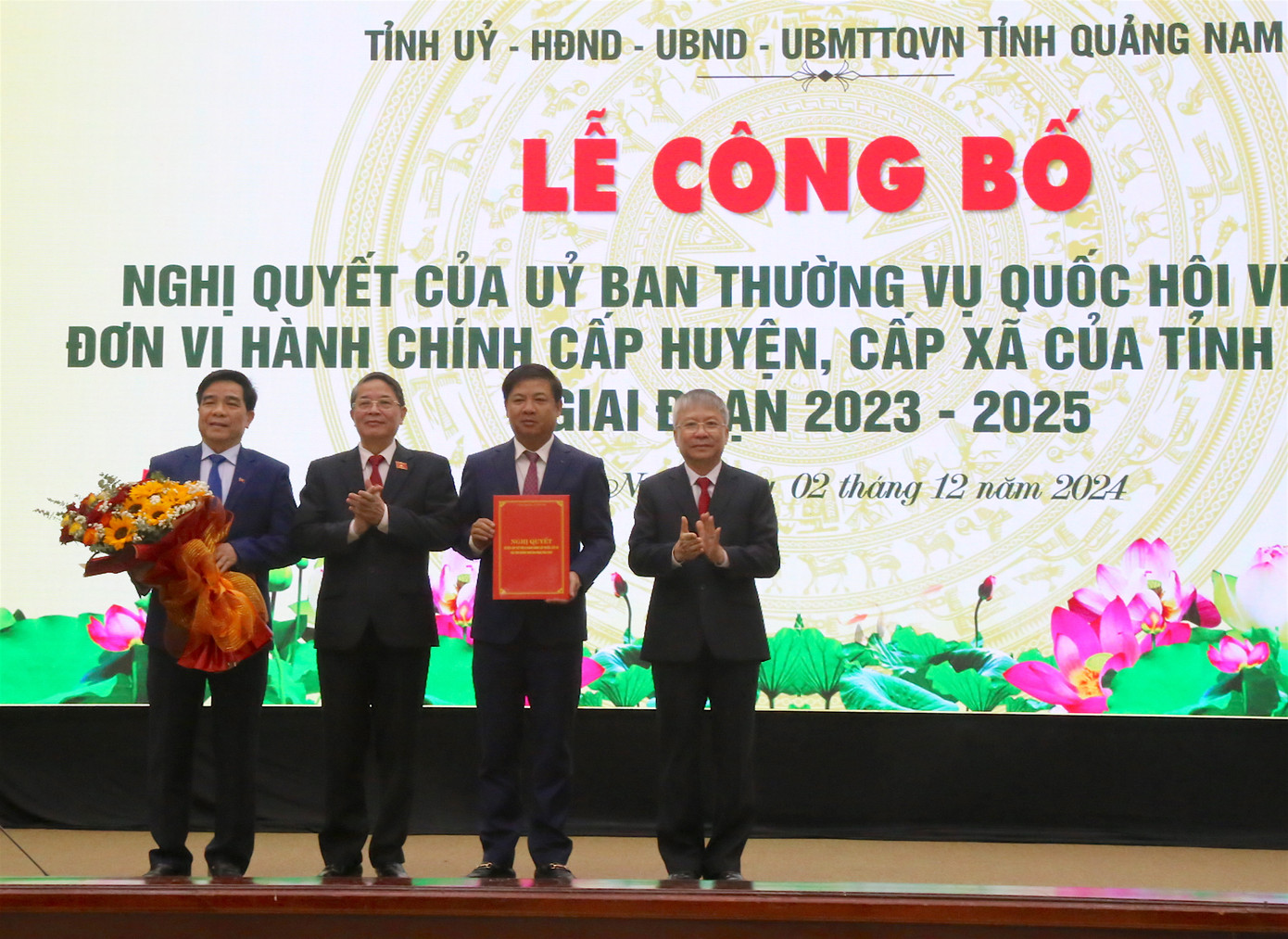 Công bố Nghị quyết của Ủy ban Thường vụ Quốc hội về sắp xếp đơn vị hành chính cấp huyện, cấp xã tỉnh Quảng Nam giai đoạn 2023-2025. Công bố Nghị quyết của Ủy ban Thường vụ Quốc hội về sắp xếp đơn vị hành chính cấp huyện, cấp xã tỉnh Quảng Nam giai đoạn 2023-2025.