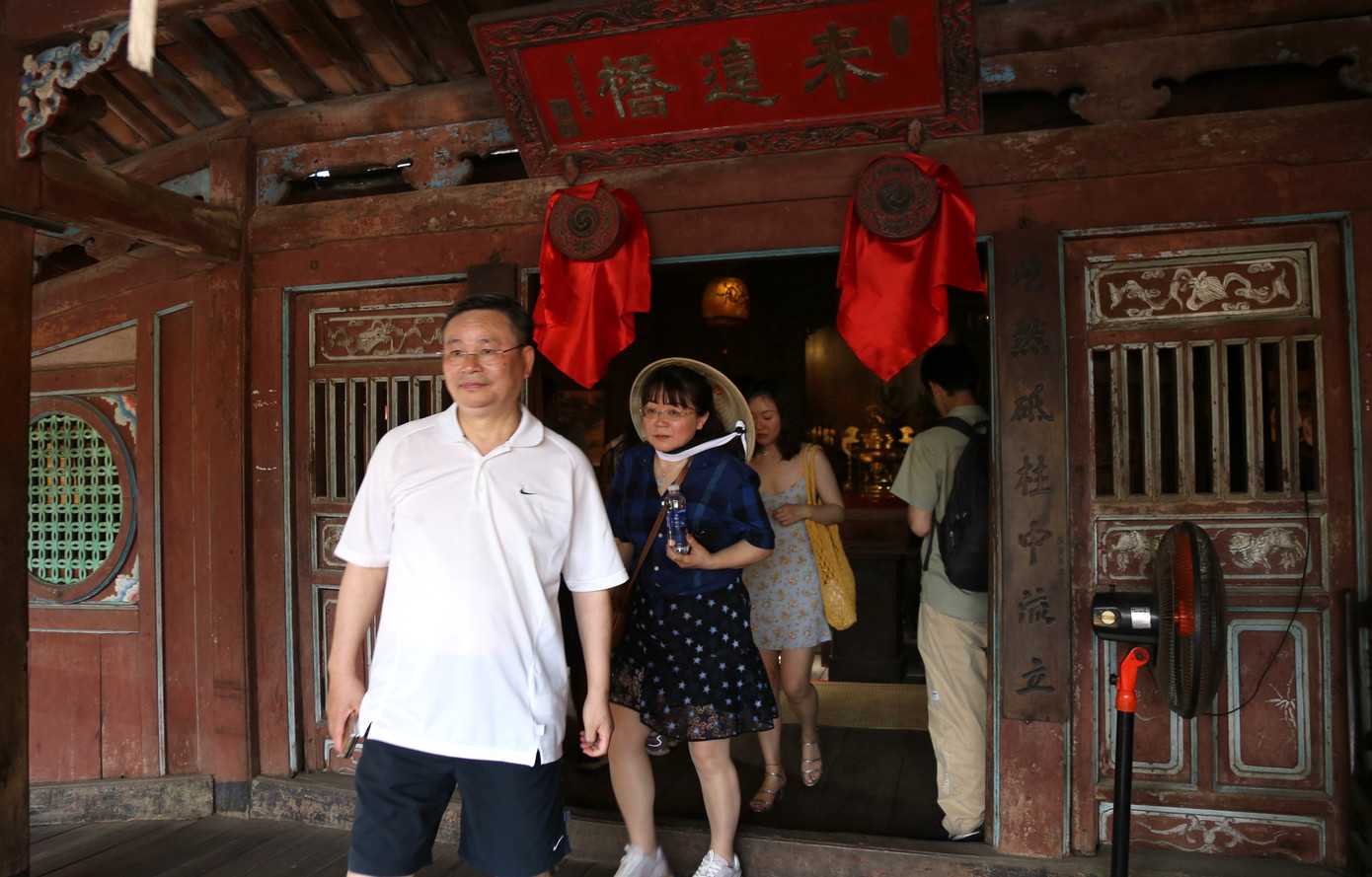 Hoạt động tham quan diễn ra tại di tích. Hoạt động tham quan diễn ra tại di tích.