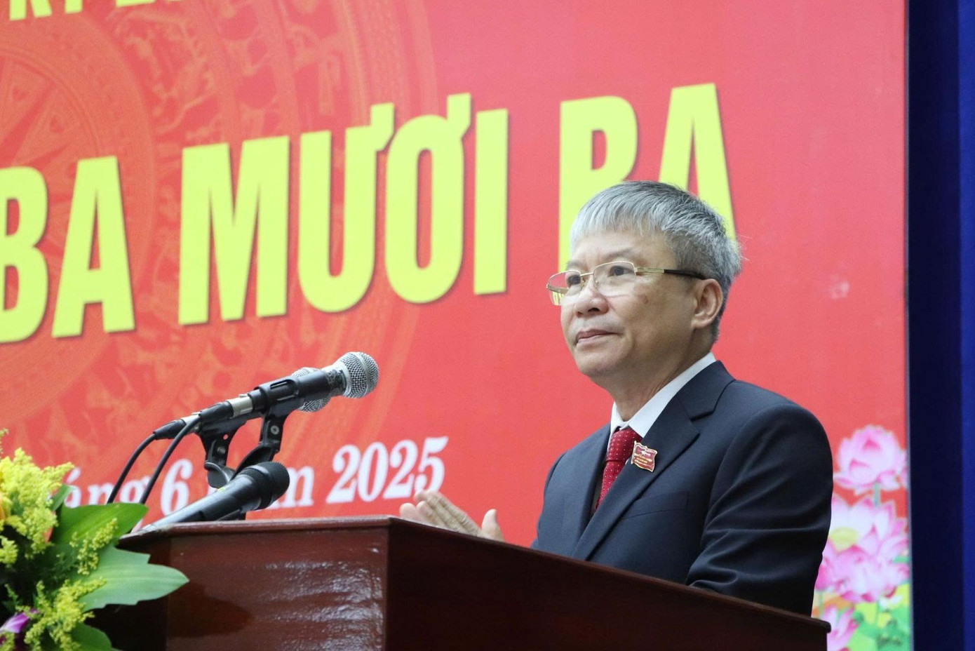 Ông Nguyễn Đức Dũng - Phó Bí thư Thường trực Tỉnh ủy, Chủ tịch HĐND tỉnh Quảng Nam phát biểu tại kỳ họp.