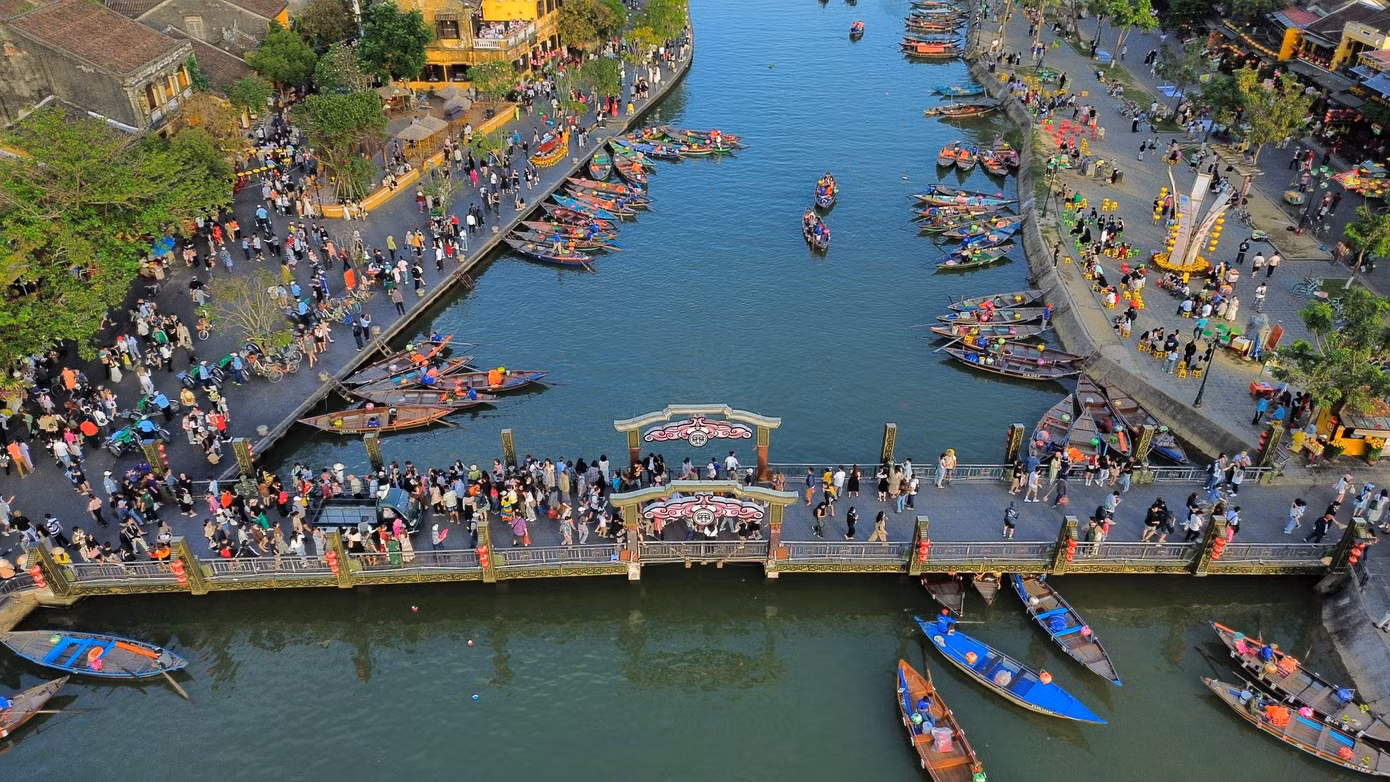 Theo quy hoạch, đến năm 2050, Quảng Nam phát triển toàn diện, hiện đại và bền vững; phấn đấu trở thành thành phố trực thuộc trung ương; là trung tâm du lịch quốc tế quan trọng. (Trong ảnh: Thành phố Hội An, tỉnh Quảng Nam). Theo quy hoạch, đến năm 2050, Quảng Nam phát triển toàn diện, hiện đại và bền vững; phấn đấu trở thành thành phố trực thuộc trung ương; là trung tâm du lịch quốc tế quan trọng. (Trong ảnh: Thành phố Hội An, tỉnh Quảng Nam).