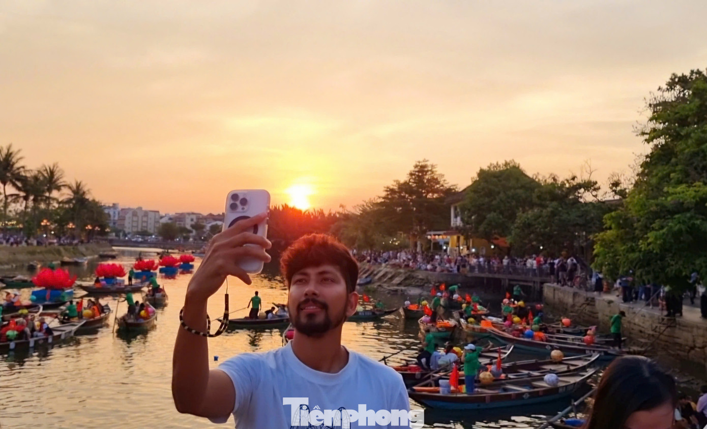 Săn khoảnh khắc tuyệt đẹp. Ảnh: Hoài Văn.