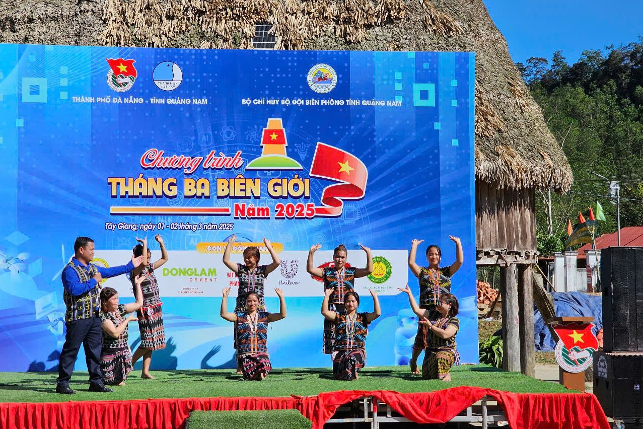 Chương trình Tháng Ba biên giới diễn ra tại xã vùng cao A Tiêng, huyện Tây Giang, tỉnh Quảng Nam với nhiều hoạt động ý nghĩa. Chương trình Tháng Ba biên giới diễn ra tại xã vùng cao A Tiêng, huyện Tây Giang, tỉnh Quảng Nam với nhiều hoạt động ý nghĩa.